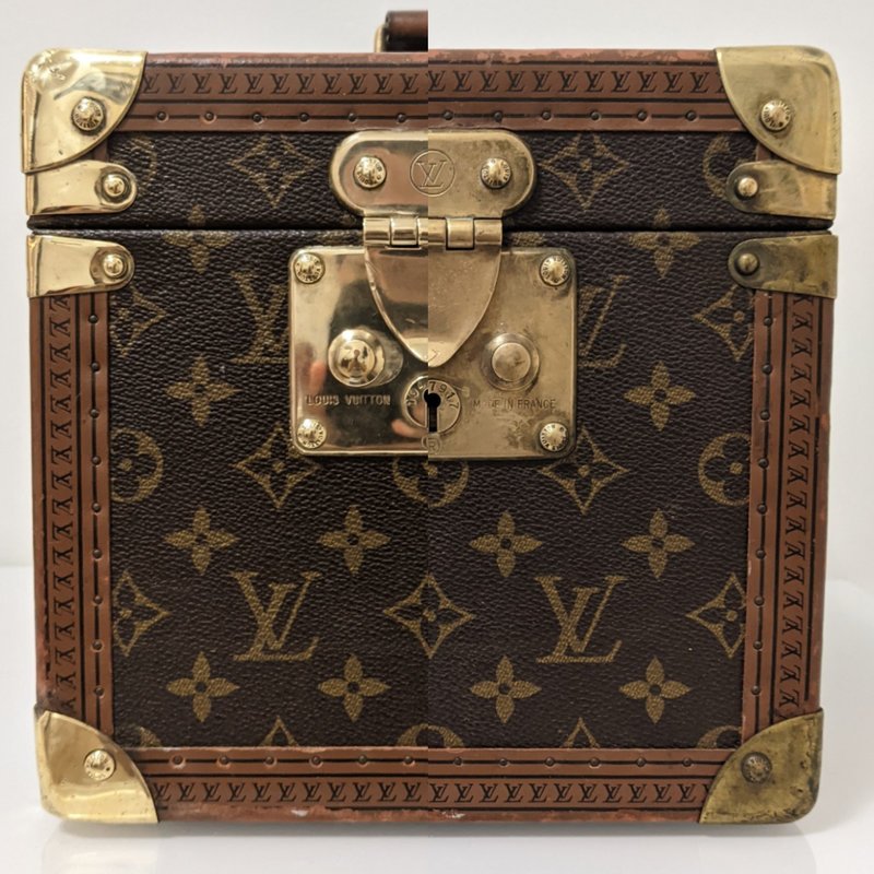 rénovation d'une boite à flacon Louis vuitton